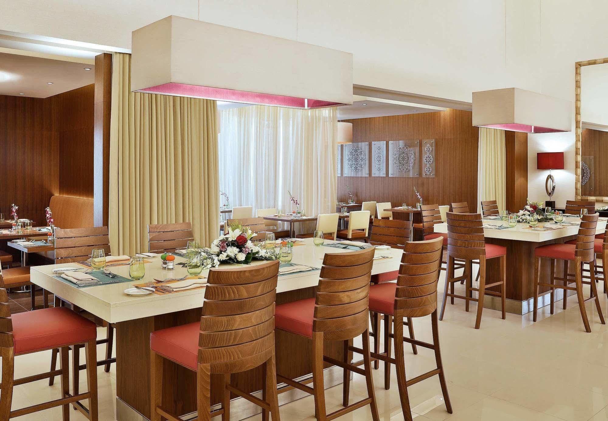 Courtyard By Marriott Riyadh Olaya Eksteriør bilde